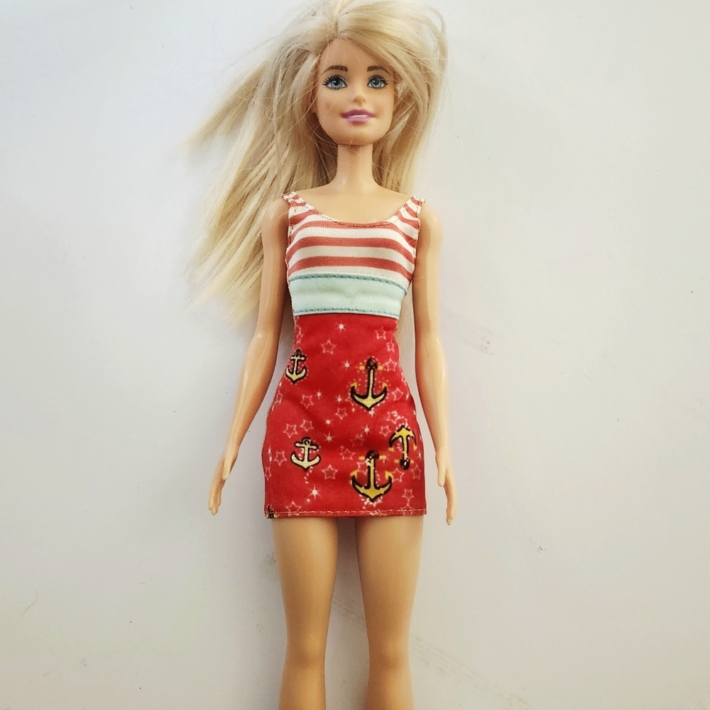 Barbie - Picture 2 of 9